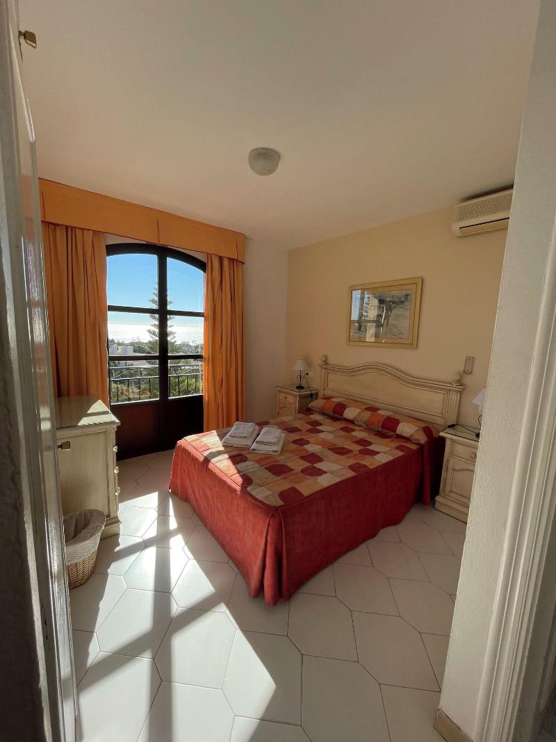 Apartamentos El Toro image