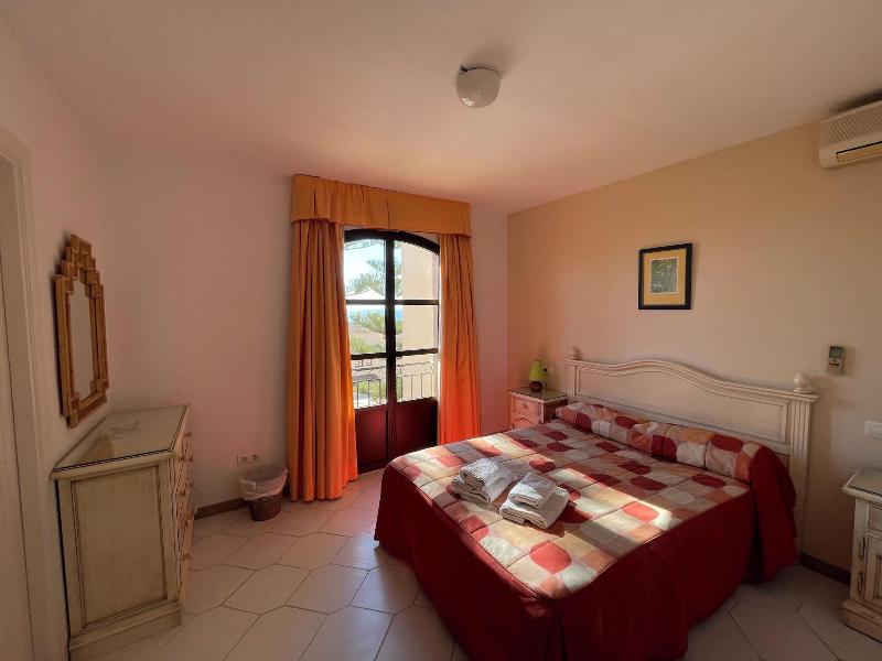 Apartamentos El Toro image