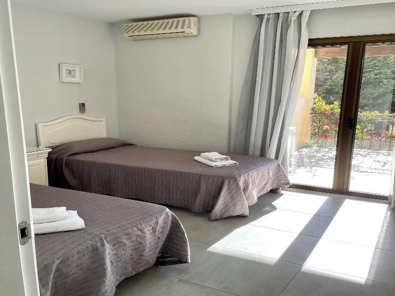 Apartamentos El Toro image