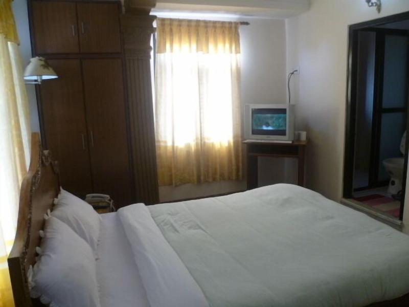 Hotel Manohara image