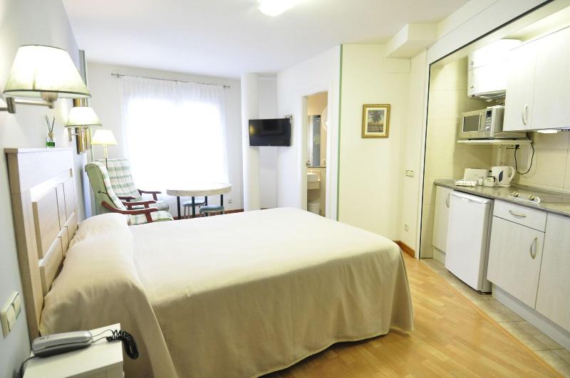 Hotel Apartamentos Aralso image