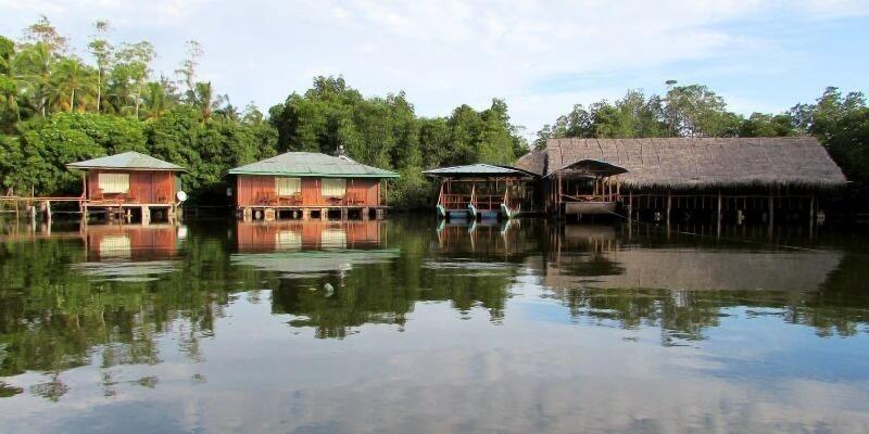 Shiny Lakeside Resort image