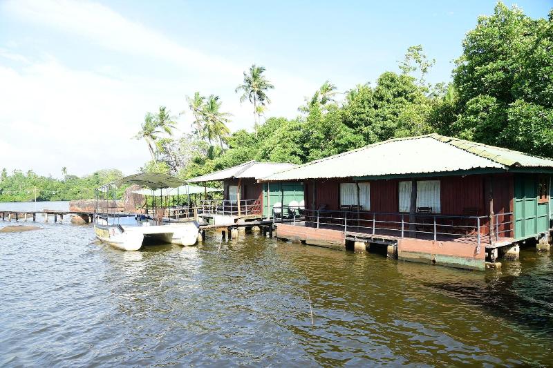 Shiny Lakeside Resort image