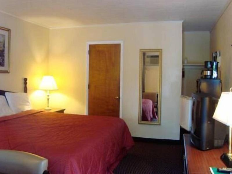 Budget Host Mel Dor Motel image