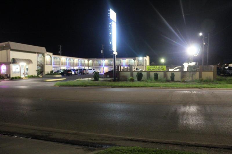 Hutchinson Inn image