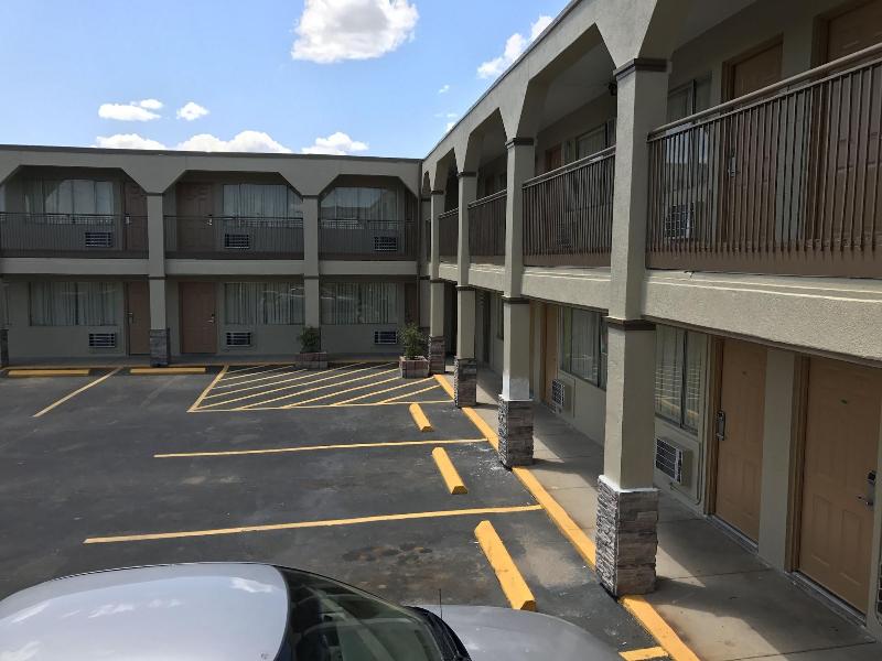 Hutchinson Inn image