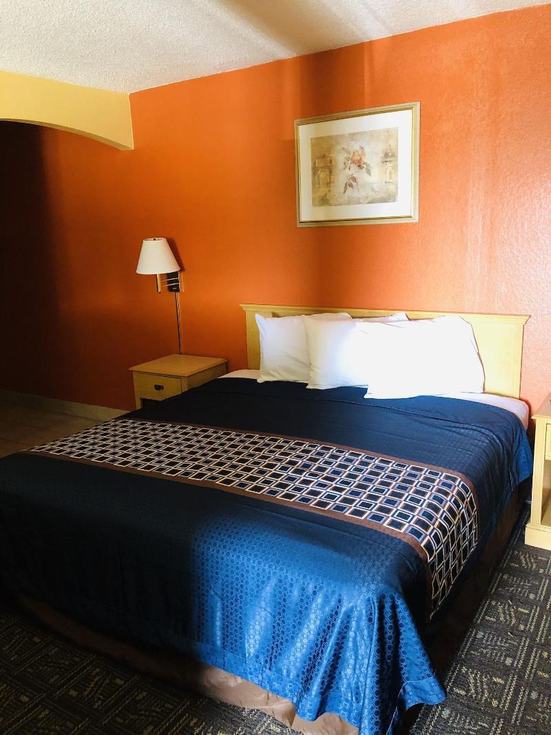 Hutchinson Inn image