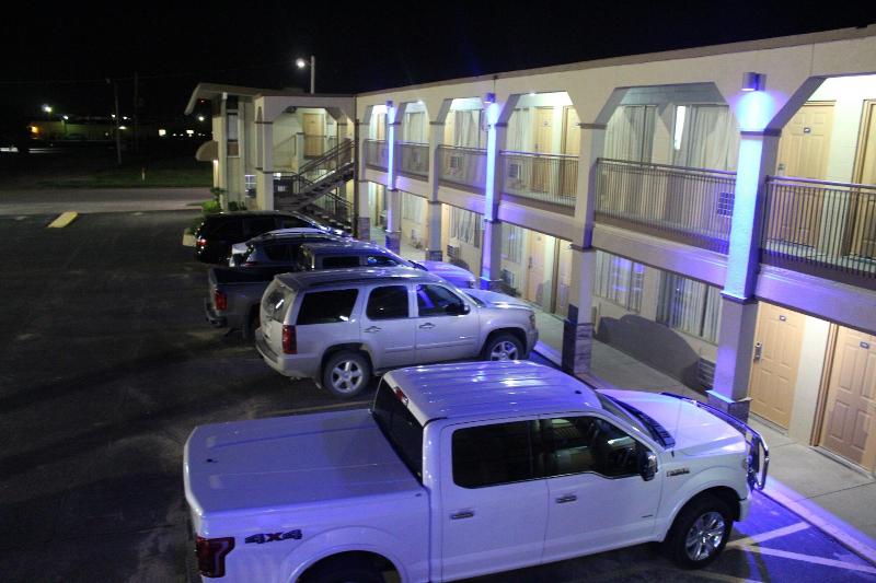 Hutchinson Inn image