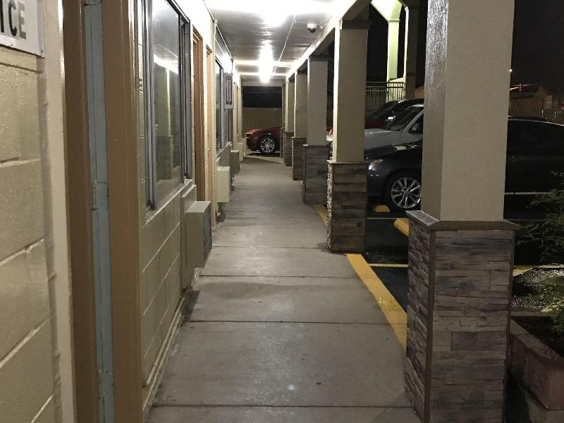 Hutchinson Inn image