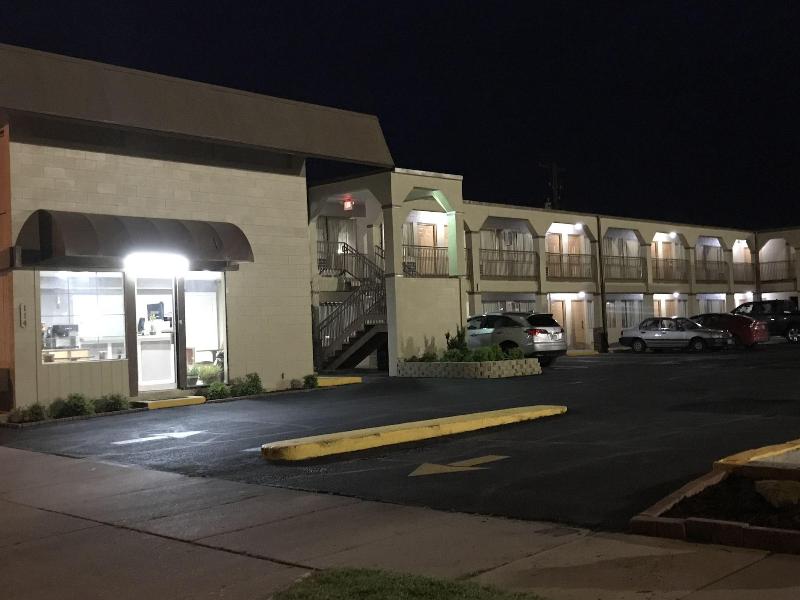 Hutchinson Inn image