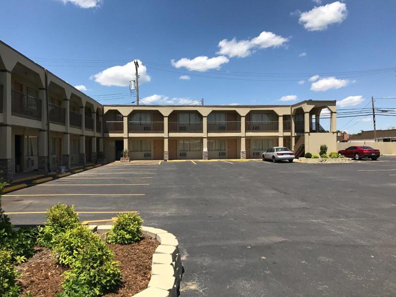 Hutchinson Inn image