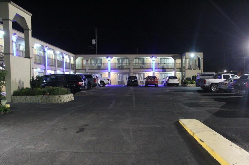 Hutchinson Inn image
