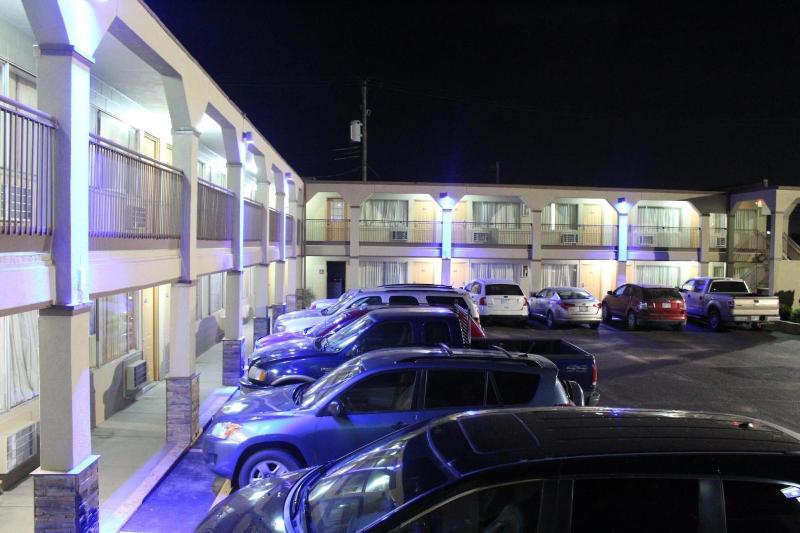 Hutchinson Inn image