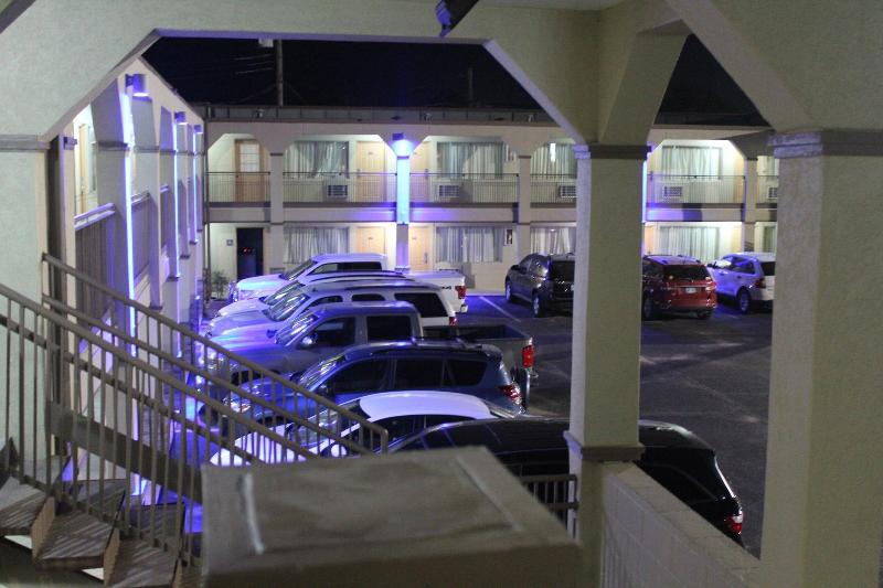 Hutchinson Inn image