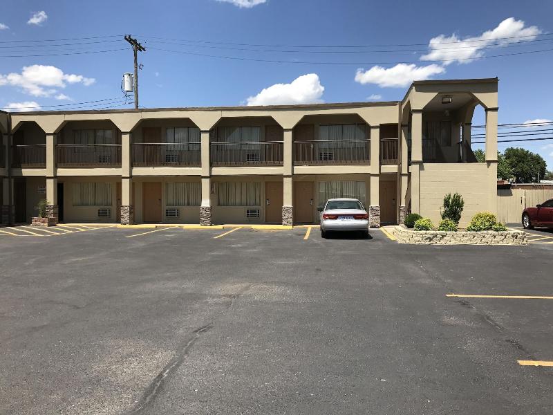 Hutchinson Inn image