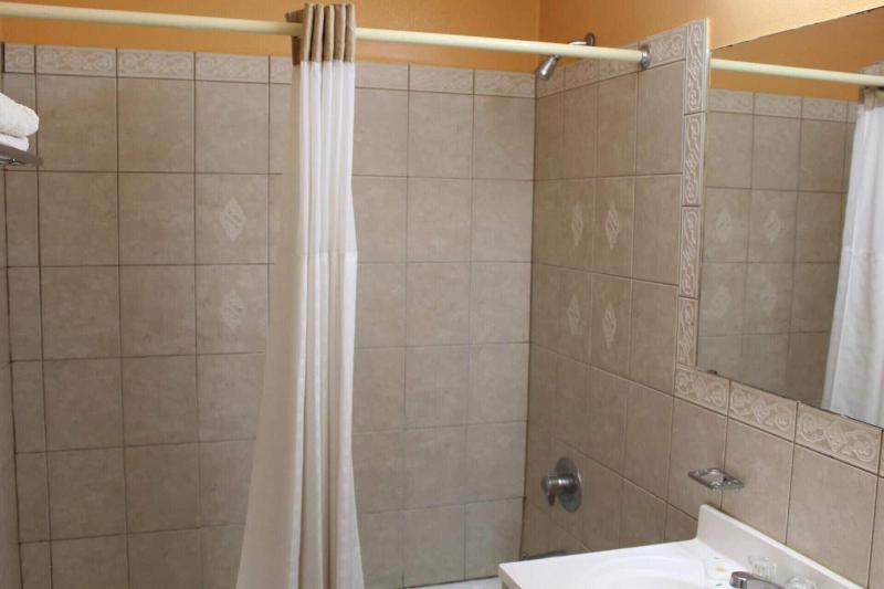 Hutchinson Inn image