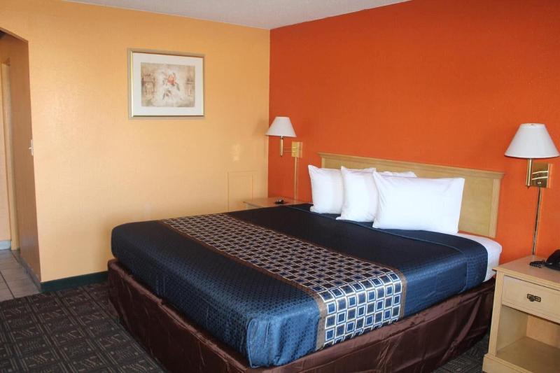 Hutchinson Inn image
