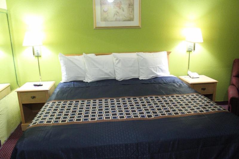 Hutchinson Inn image