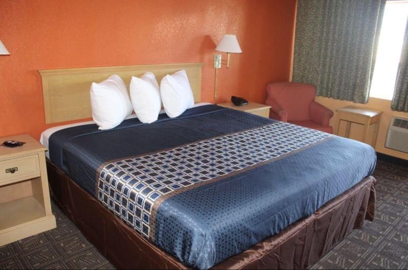 Hutchinson Inn image