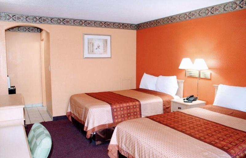 Hutchinson Inn image