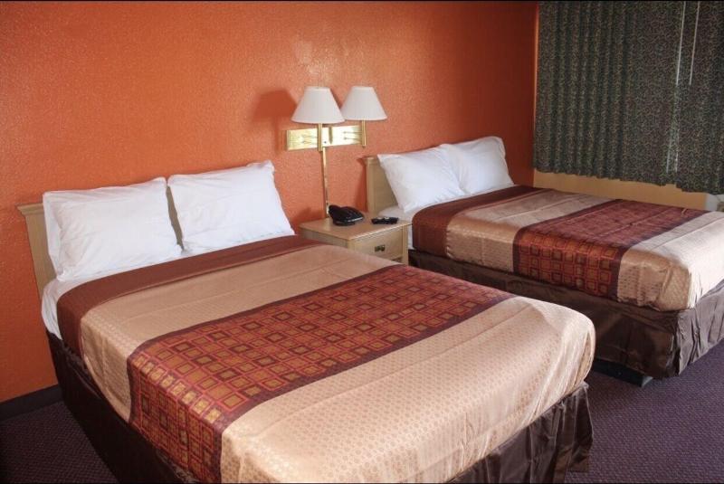Hutchinson Inn image