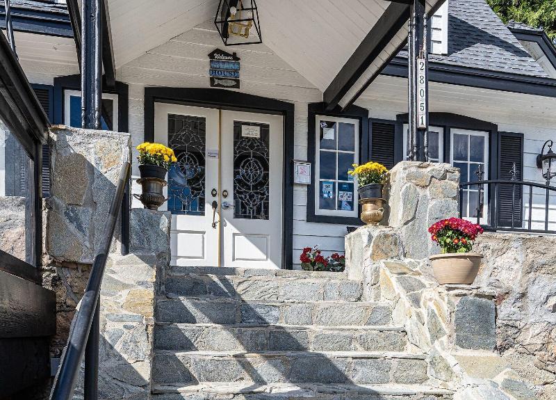 Arrowhead Lake Inn image