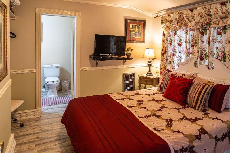 Arrowhead Lake Inn image