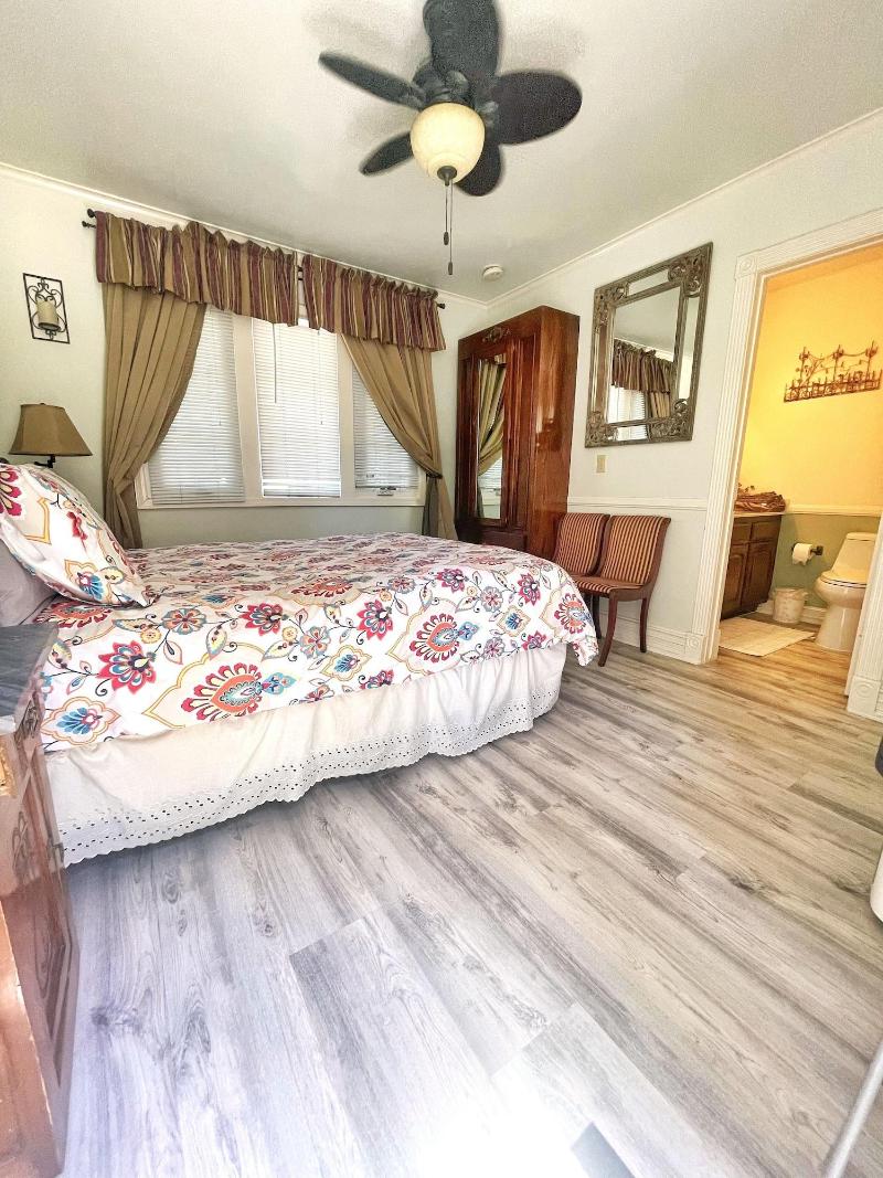 Arrowhead Lake Inn image