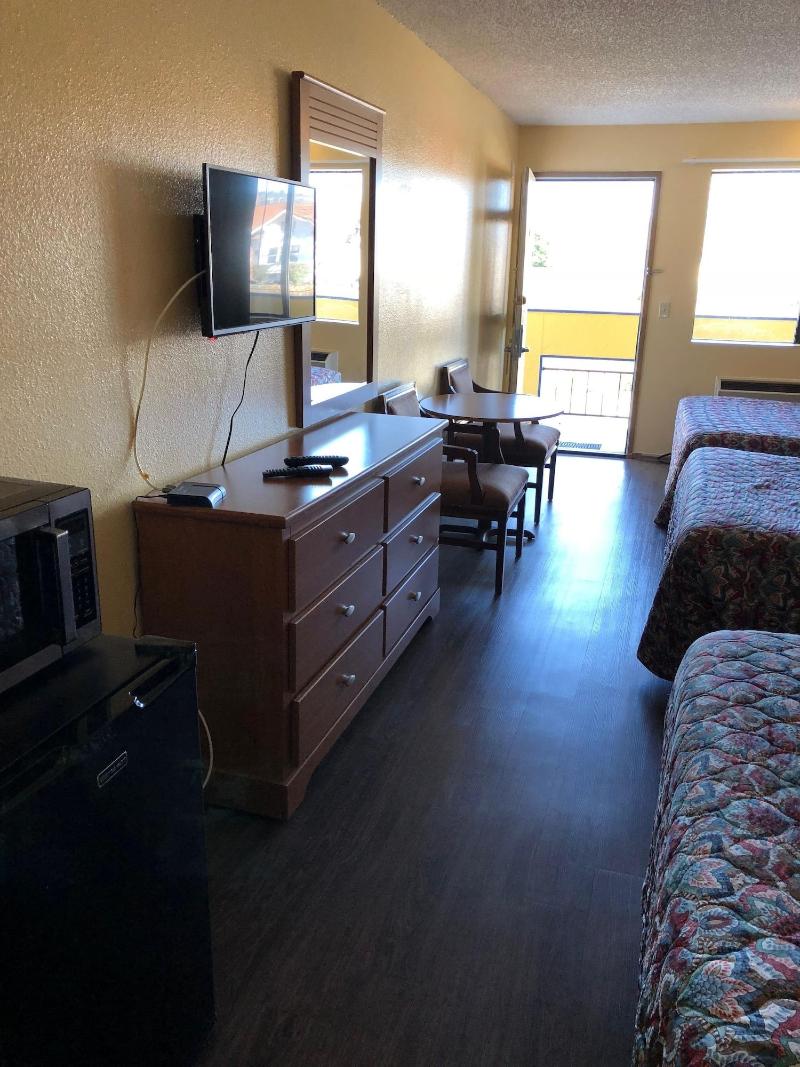 Sumner Motor Inn image
