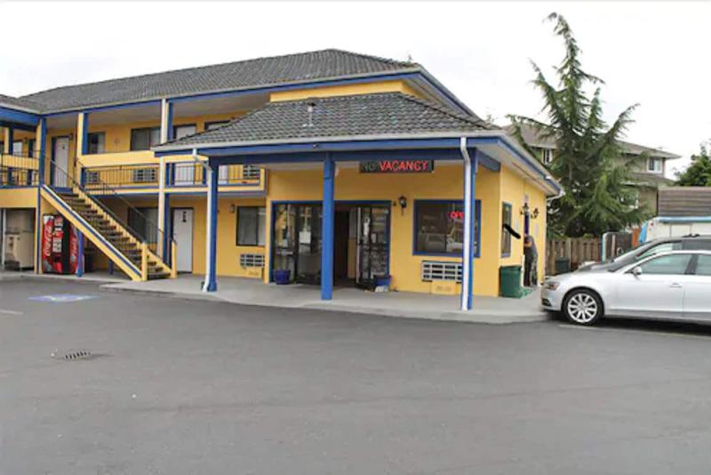 Sumner Motor Inn image