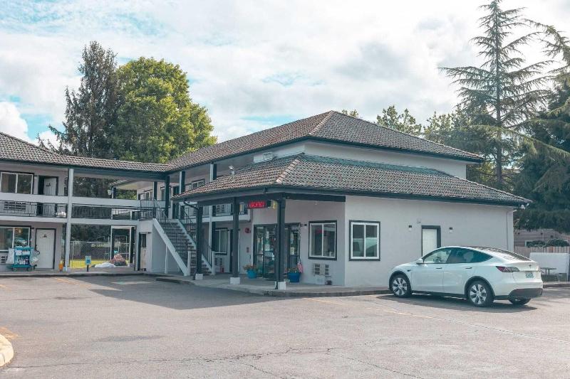 Sumner Motor Inn image