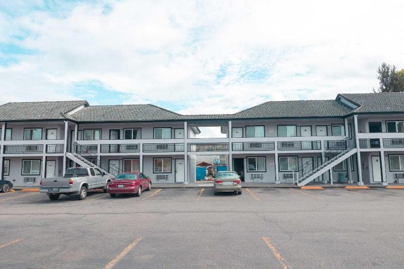 Sumner Motor Inn image