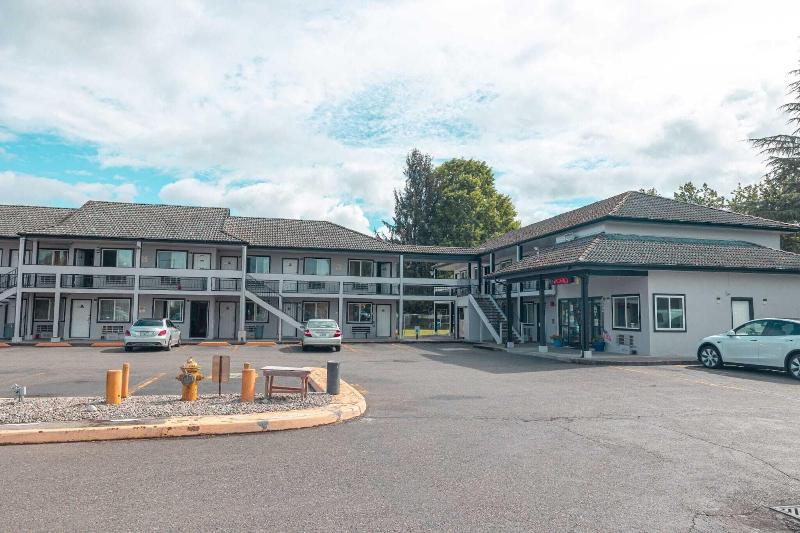 Sumner Motor Inn image