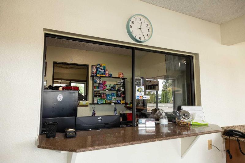 Sumner Motor Inn image