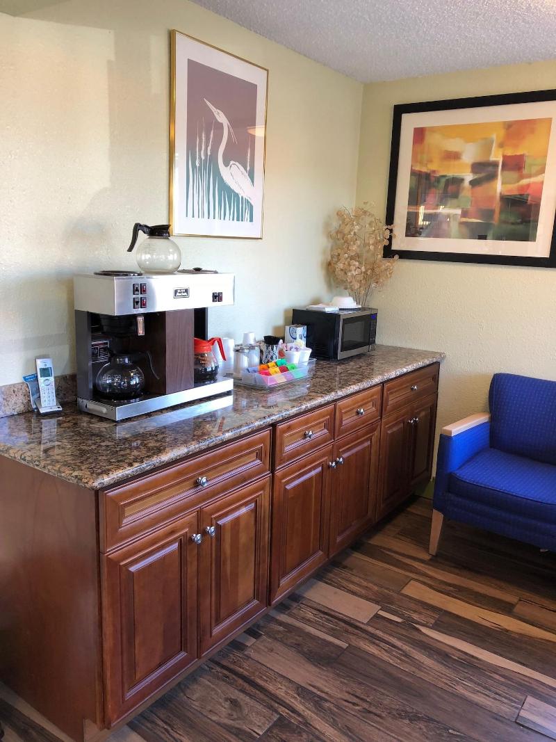 Sumner Motor Inn image