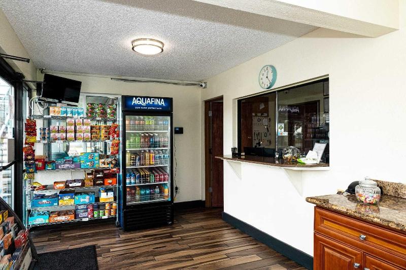 Sumner Motor Inn image