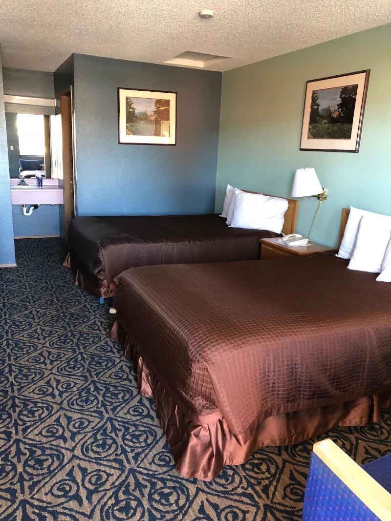 Sumner Motor Inn image