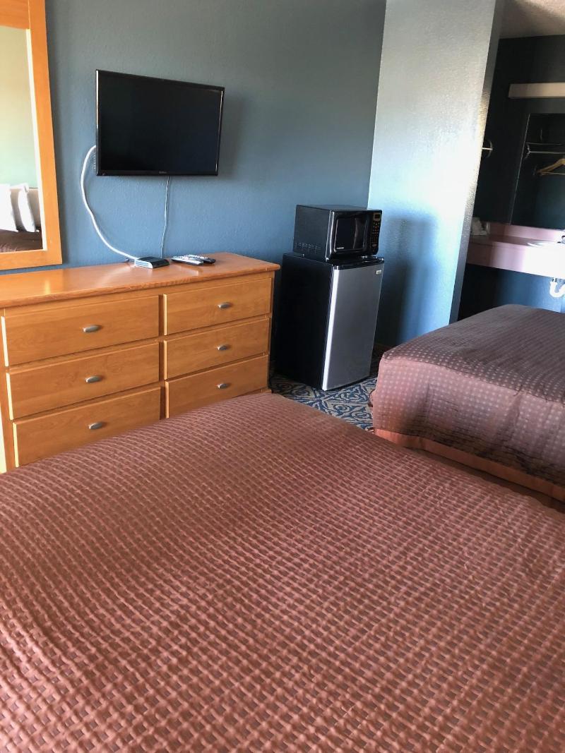 Sumner Motor Inn image