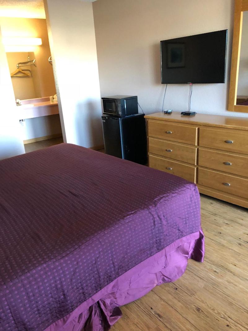 Sumner Motor Inn image