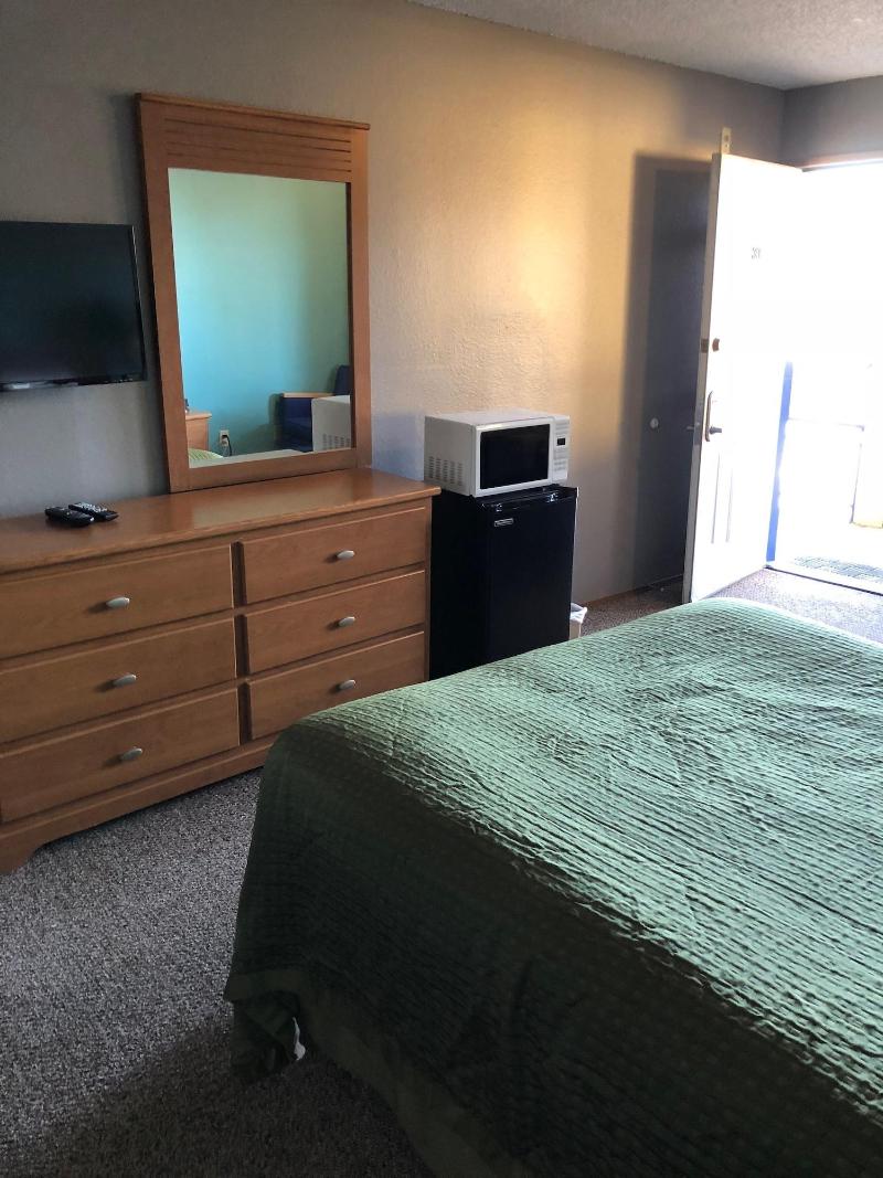 Sumner Motor Inn image