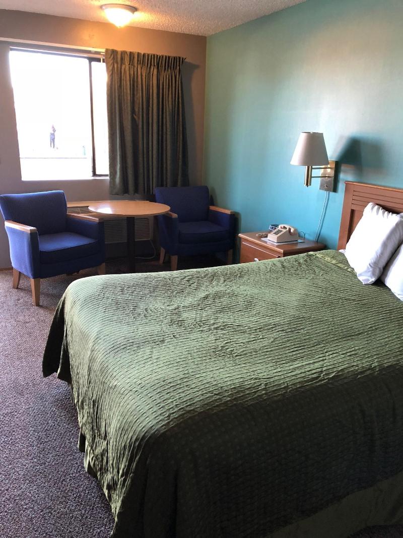Sumner Motor Inn image