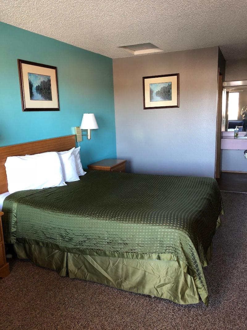 Sumner Motor Inn image