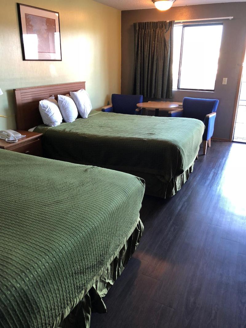 Sumner Motor Inn image