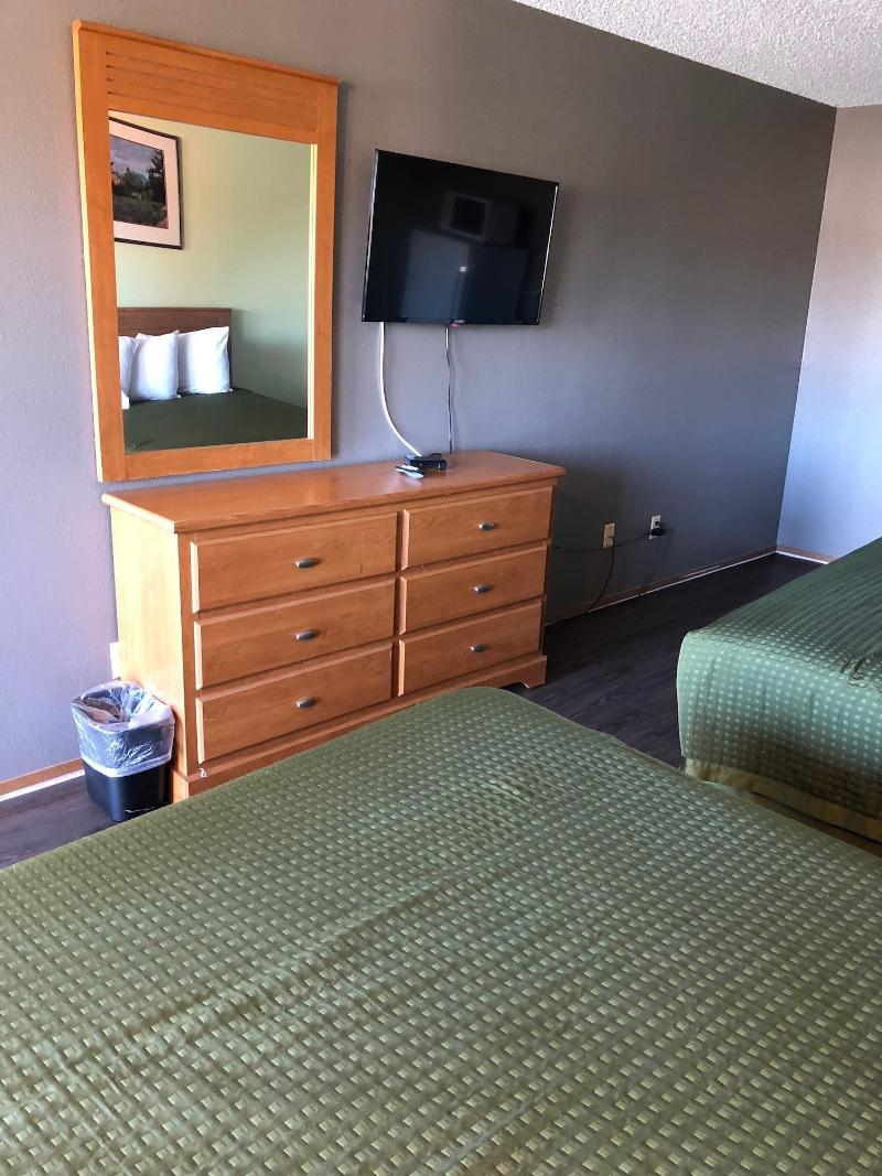 Sumner Motor Inn image