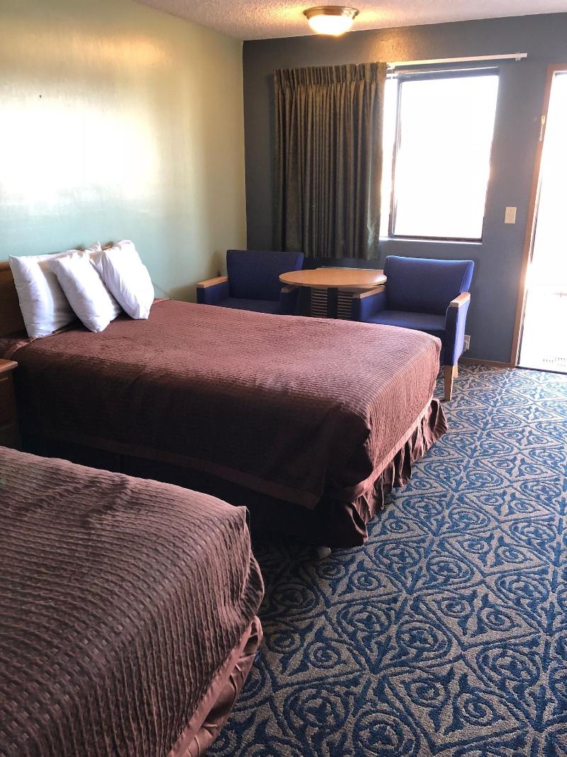 Sumner Motor Inn image