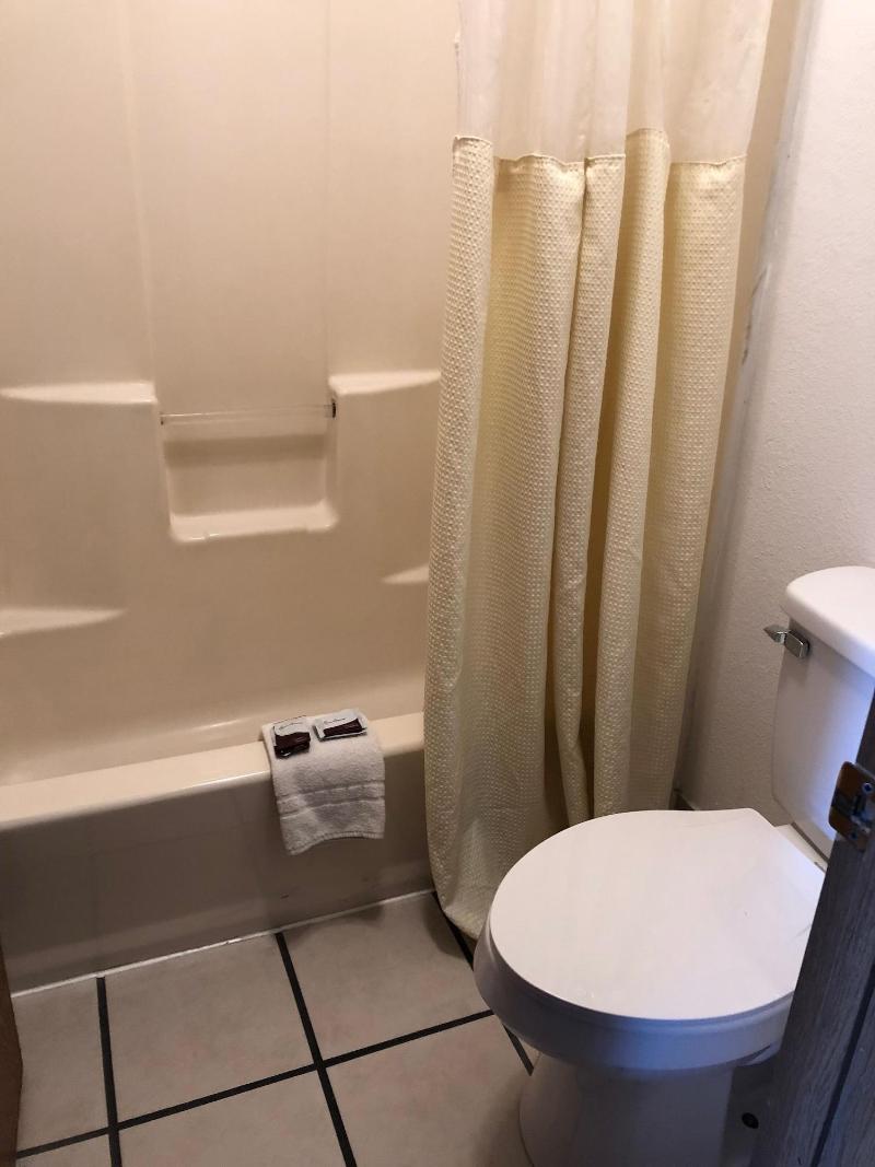 Sumner Motor Inn image