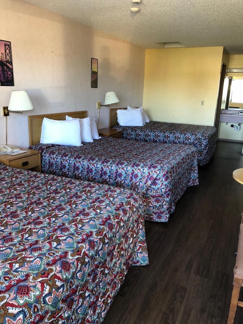 Sumner Motor Inn image