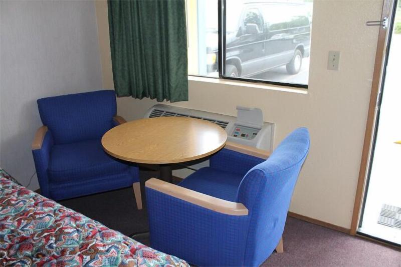 Sumner Motor Inn image