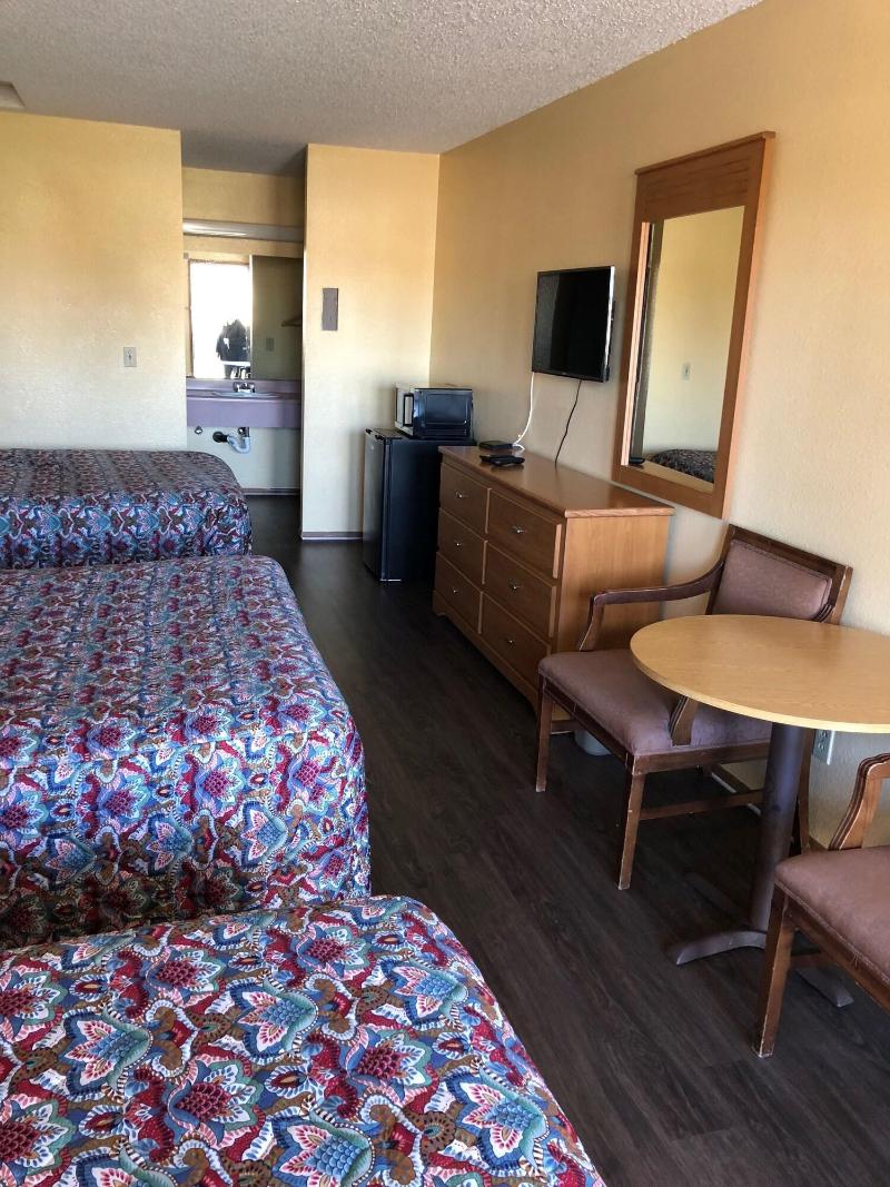 Sumner Motor Inn image