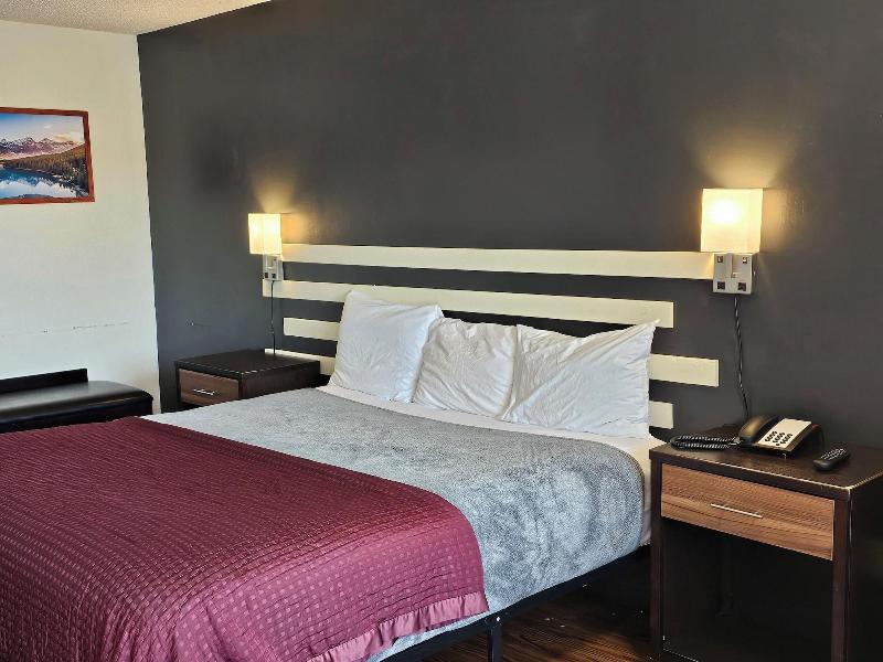 Sumner Motor Inn image